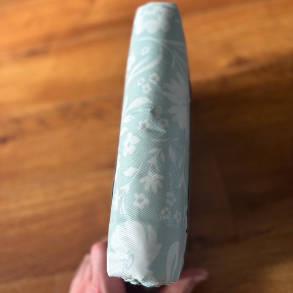 Floral Tablecloth in Light Green - Picture 4 of 4